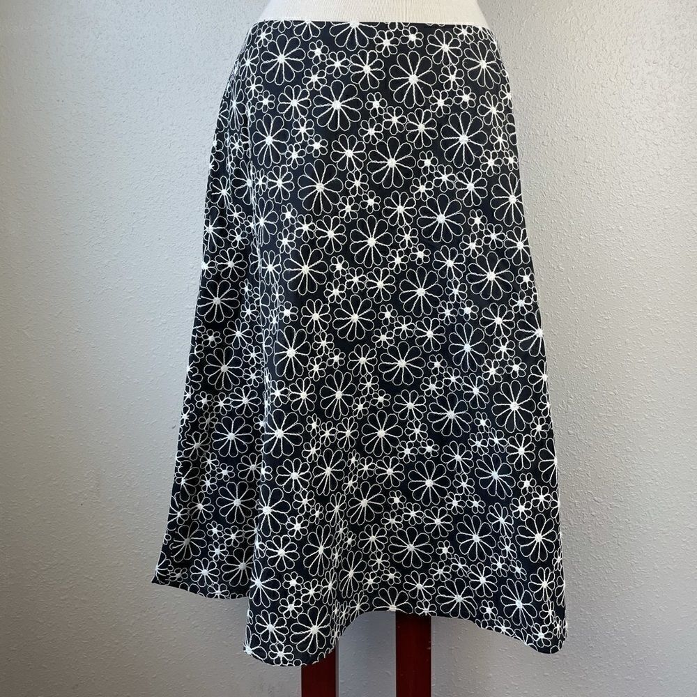 NWT Josephine Chaus Black & White Daisy Skirt